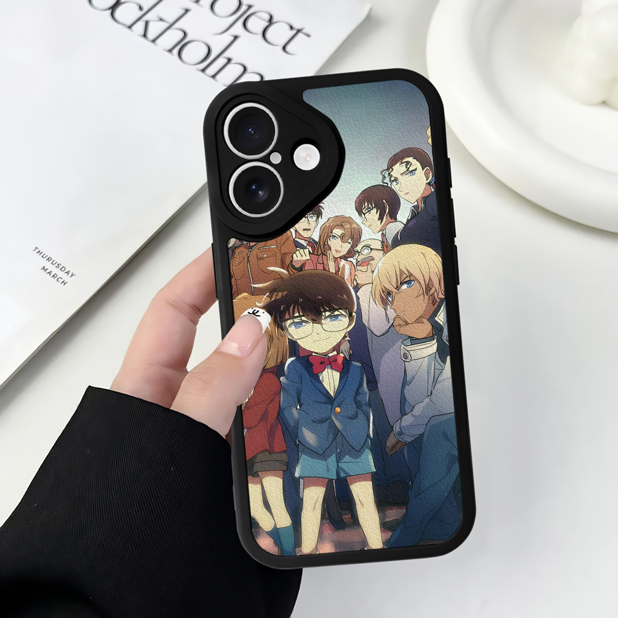 （画像用） 名探偵コナン Detective Conan 【iPhone 16シリーズ対応】シリコンスマホケース（レザー調） 材質：シリコン